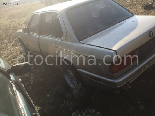 BMV E30 ARKA ÇAMURLUK