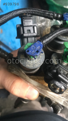 FORD COURİER 1.5 1.6 DİZEL ENJEKTÖR  0445110489 BOSCH