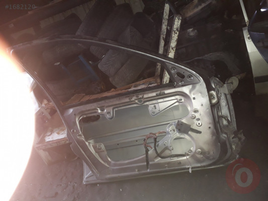 Renault laguna bir sol ön kapı