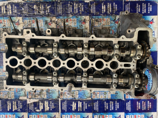BMW E46 2,0 dizel silindir kapağı