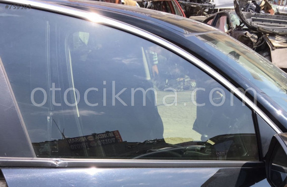 2018 HONDA CIVIC HATASIZ SAĞ ÖN KAPI CAMI.
