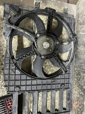 AUDİ A4 2015 2.0TDİ FAN MOTORU ÇIKMA ORJİNAL (6R0959455E) - Vossan Otomotiv AUDİ A4 2015 2.0TDİ FAN MOTORU ÇIKMA ORJİNAL (6R0959455E) - Audi 6R0959455E Orijinal Çıkma Yedek Parça Ankara