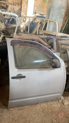 Navara sağ ön kapı çıkma