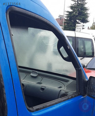 renault kangoo çıkma sağ ön kapı camı plastiği