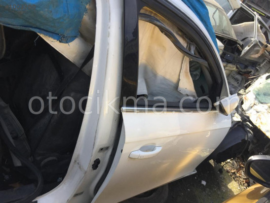 Audi A4 Sağ Ön Kapı Camı hatasız orjinal çıkma