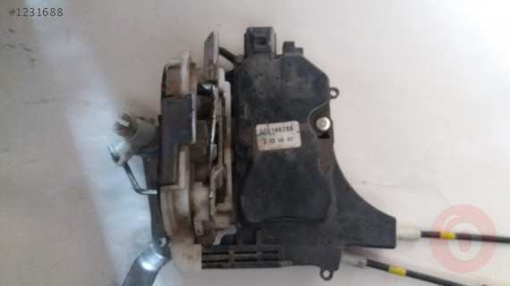 Mitsubishi L200 sol ön kapi kilidi