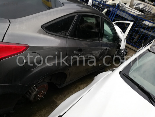 FORD FOCUS 3 SAĞ ÖN KAPI