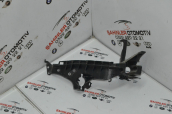 AUDİ A4 SAĞ ALT FAR TUTUCU  8K0805608B