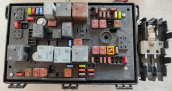 13368643 1110130AA OPEL ASTRA J SİGORTA KUTUSU
