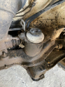volkswagen caddy 2000 1.9 sol arka motor kulağı