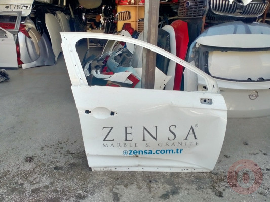 Renault Clio 5 sağ ön kapı
