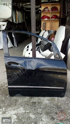 MERCEDES B SERİSİ SAĞ ÖN KAPI