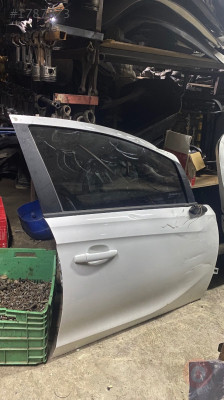OPEL CORSA E SAĞ ÖN KAPI DOLU BEYAZ ÇIKMA ORJİNAL