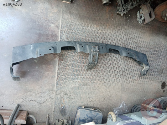 Isuzu D-Max Ön tampon demiri üst