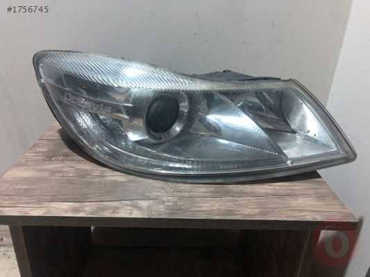 SKODA OCTAVİA 09-13 SAĞ FAR