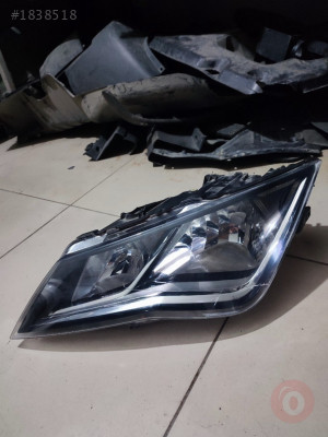 Seat Leon sol far orjinal çıkma parça