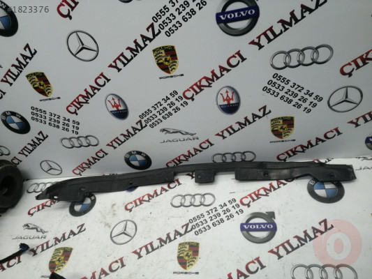 Maserati levante sol ön kapı dikey conta plastik