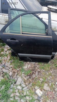 mercedes e220 çıkma sağ arka kapı