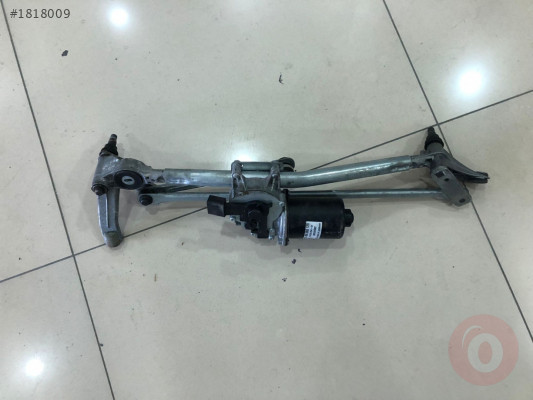 BMW E90-E91-E92-E93 ÖN SİLECEK MOTORU 6978264