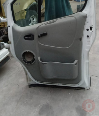 renault trafic 2010 sağ ön kapı döşemesi (son fiyat)