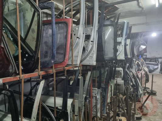 01-05 TOYOTA YARİS SOL ÖN KAPI