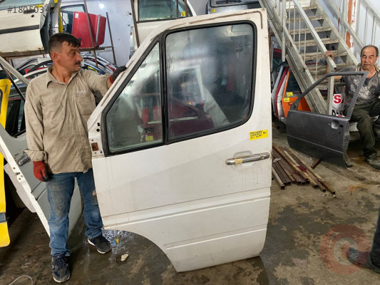 MERCEDES SPRİNTER SOL ÖN KAPI CAM KRİKOSU 2000-2006 MODEL