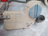 Audi A4 su deposu 8E0 121 403