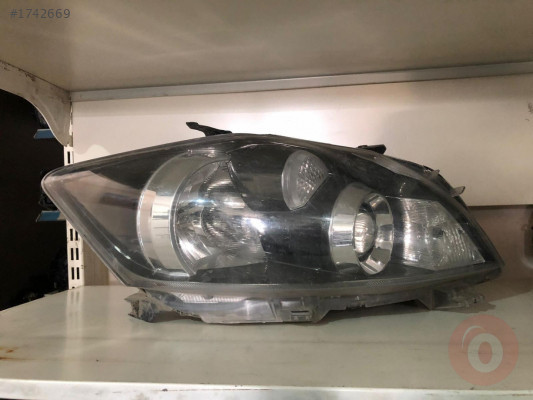 TOYOTA AURİS 10-12 SAĞ FAR
