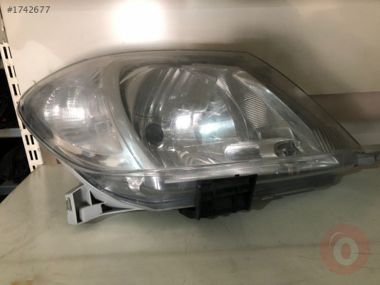 TOYOTA HİLUX SAĞ FAR
