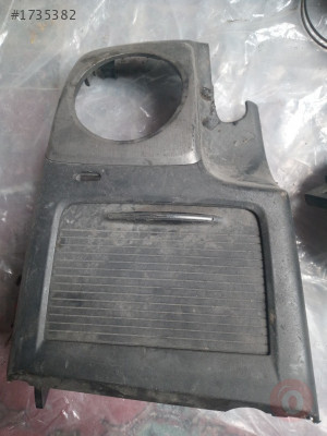 Honda Civic 4D ön paneldeki kutu