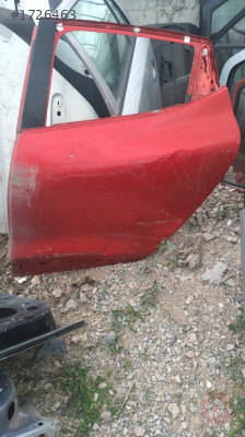 Renault clio 4 çıkma sol arka kapı
