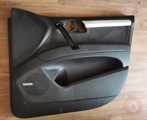 AUDİ Q7 ORJİNAL ÖN SAĞ KAPI DÖŞEMESİ