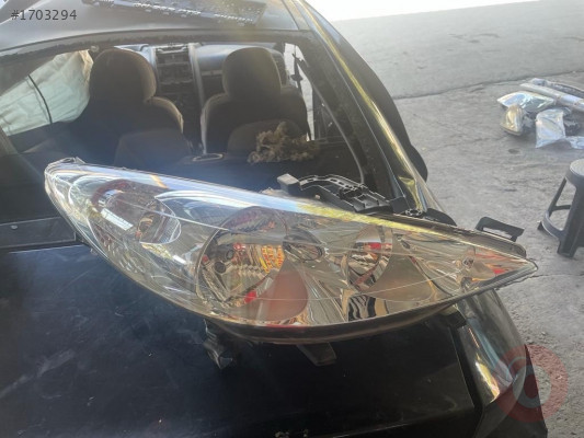 Peugeot 207 sağ ön far