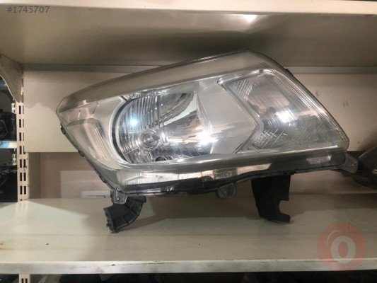 NİSSAN NAVARA NP300 SAĞ FAR