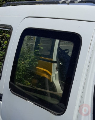 renault kangoo çıkma sağ sürgü kapı camı