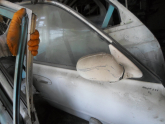 MAZDA 626 1994 BEYAZ ÖN SAĞ KAPI ÇIKMA