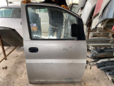 HYUNDAİ STAREX SAĞ ÖN KAPI CAMI ORJİNAL ÇIKMA TEMİZ