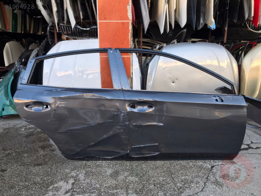 Subaru XV Sağ Ön Arka Kapı