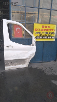 Ford transit çıkma sağ ön kapı az hasarlı