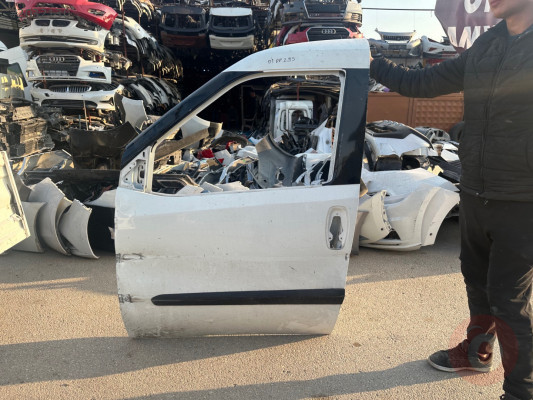 Fiat Doblo geniş aile sol ön kapı