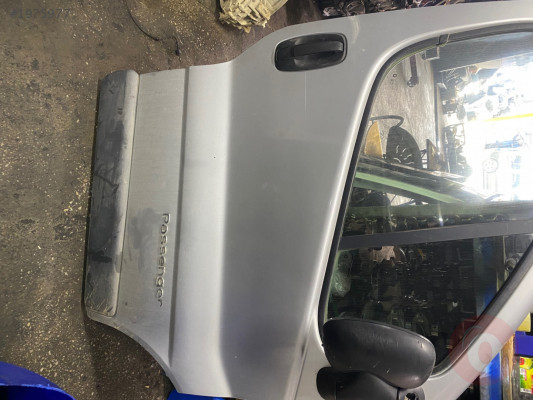 Renault trafik komple sağ ön kapı