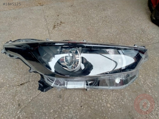 TOYOTA YARİS SAĞ ÖN FAR