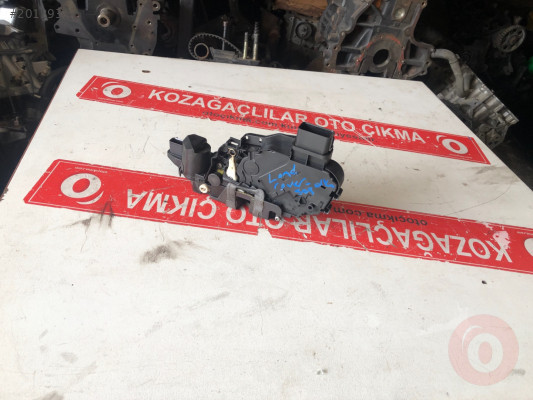 LAND ROVER SAG ARKA KAPI KILIDI