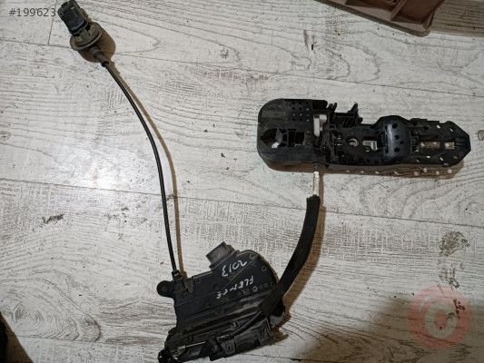 Renault Fluence sol ön kapı kilidi 8250 37507R