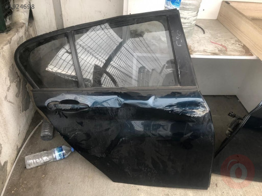 BMW 1 F20 SAĞ ARKA KAPI