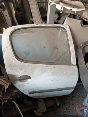 Peugeot 206 orjinal çıkma sağ arka kapı hatasız boş veya dol