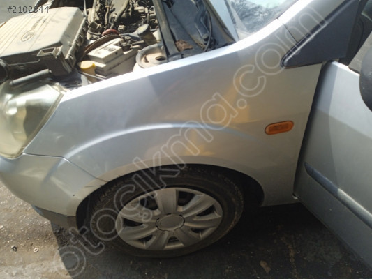 Ford Fiesta sol ön çamurluk