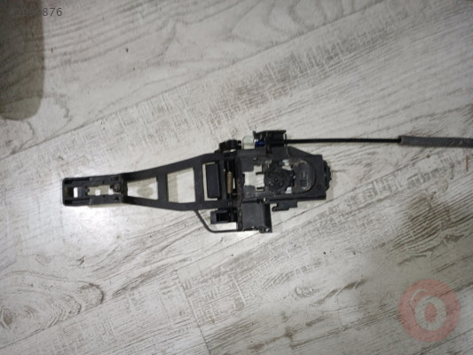 Ford focus 3 sol ön kapı braketi
