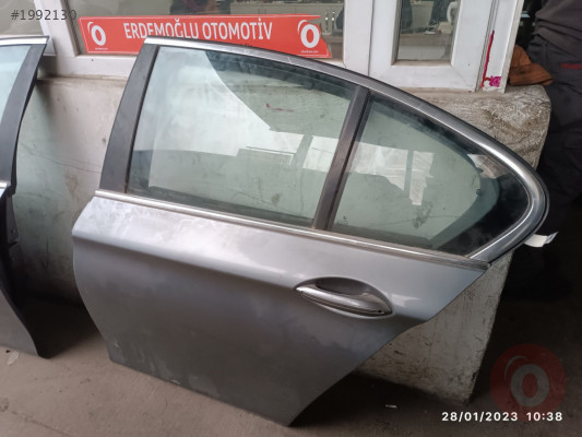 BMW 520 5 Serisi sol arka kapı