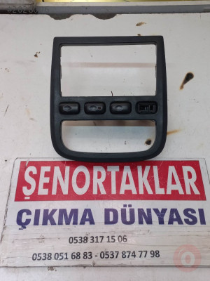 KİA CLARUS ORJİNAL ORTA KONSOL ÇERÇEVESİ